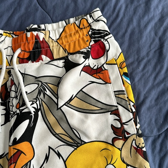 Men loonie tunes shorts - Picture 2 of 3